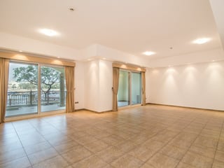 Vacant | Multi-Level Residence | Private Garage, picture 3