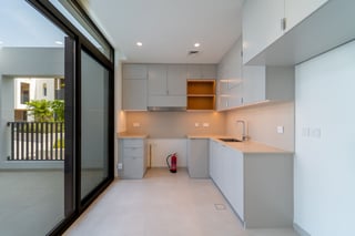 Corner Unit l Vacant Now l Near amenities, picture 3