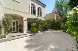 Exclusive Upgraded Villa | Large Plot | Prime Location, picture 4