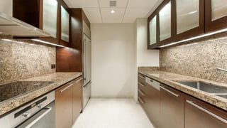 Skyscraper apartment in Downtown with full fountain view, picture 4