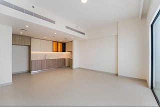 Spacious High-Floor Living with Pool Views, picture 4