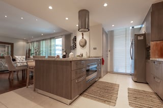 Exceptionally Renovated 3 Bedroom Duplex, picture 1