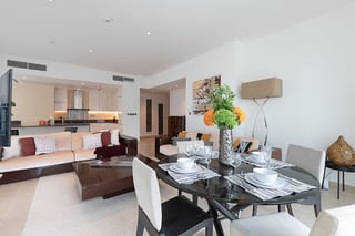 Luxuriously Furnished Brand New Apartment with Marina Views, picture 3