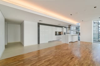 Modern, open plan apartment on Bluewaters Island, picture 1