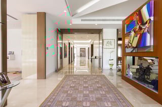 Golf Course Mansion Villa with Skyline Views, picture 1