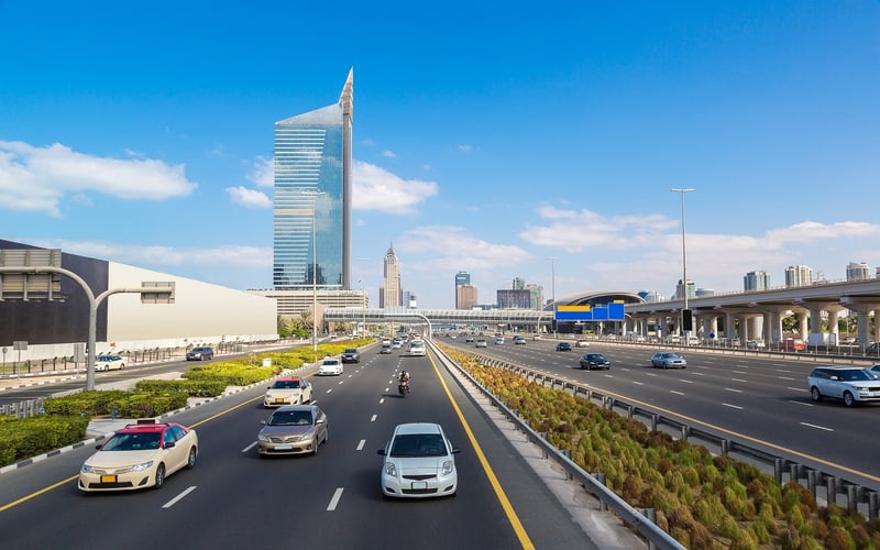 Navigating Dubai with Ease: Cars, Metro, & Apps Guide