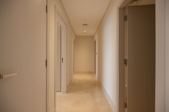 Beachfront Modern Apartment on Palm Jumeirah, picture 8