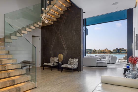 Extraordinary Villa with Custom-designed Interior in Palm Jumeirah Beachfront, picture 3
