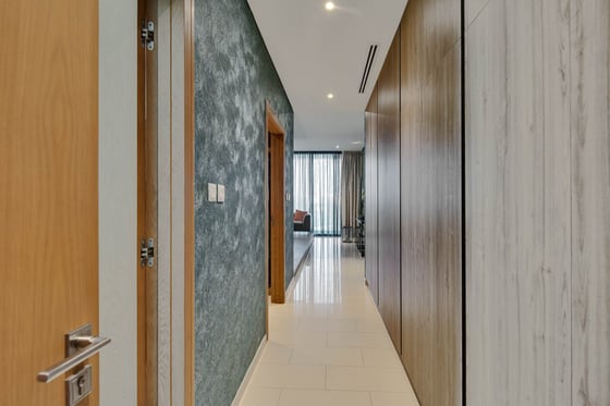 Upgraded 6 Bed Modern Villa | Park &amp; Downtown Skyline View, picture 22
