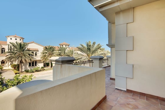 Marina facing Garden Homes Luxury Villa on Palm Jumeirah, picture 35