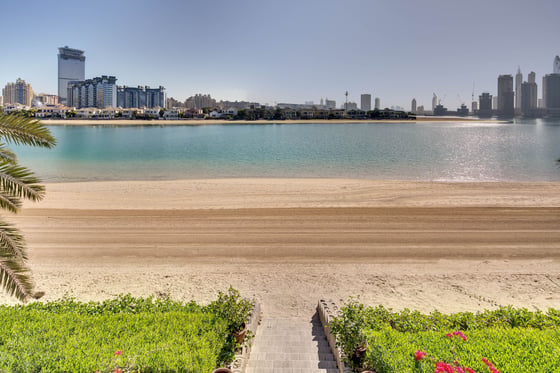 Marina facing Garden Homes Luxury Villa on Palm Jumeirah, picture 31