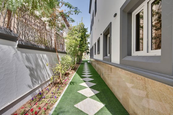 Exclusive Luxury Villa with Private Pool in Emirates Hills, picture 31