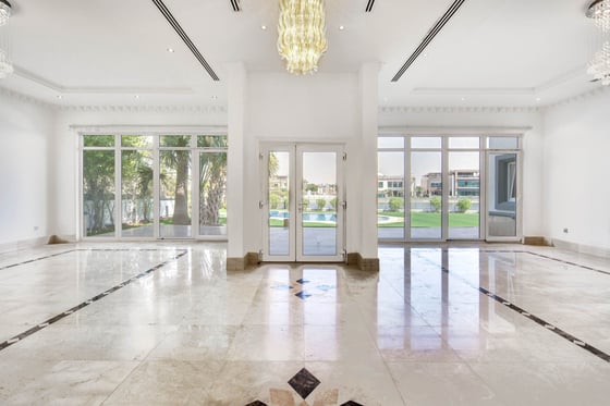 Exclusive Luxury Villa with Private Pool in Emirates Hills, picture 1