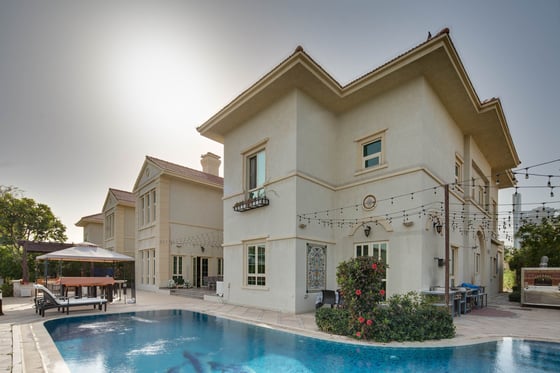 Extended 7 bedroom Masterview in Jumeirah Islands, picture 1