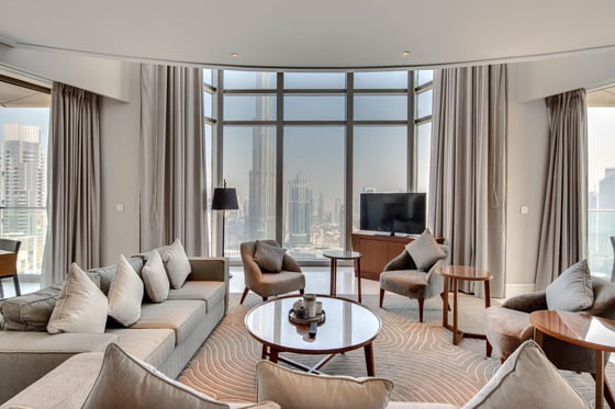 Chic 3 Bedroom Apartment in a Prime Location - Downtown Dubai, picture 1