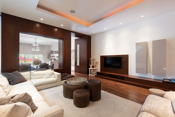 Golf Course Luxury Villa with Skyline Views in Emirates Hills, picture 14