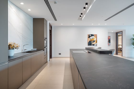 Fully Upgraded Luxury Apartment in Palm Jumeirah Hotel Residence, picture 9
