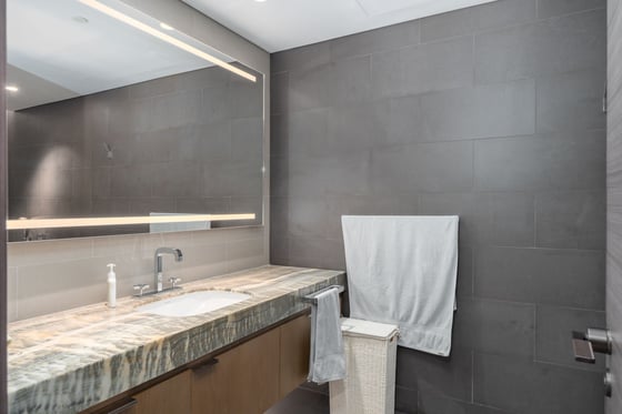 Fully Upgraded Luxury Apartment in Palm Jumeirah Hotel Residence, picture 32