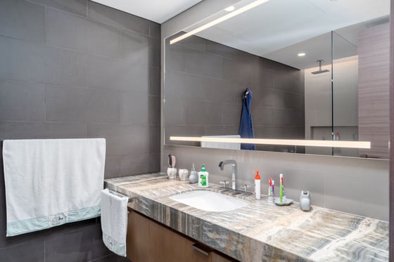 Fully Upgraded Luxury Apartment in Palm Jumeirah Hotel Residence, picture 29