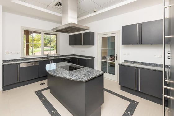 Secluded Golf Course Facing Sawgrass in Jumeirah Golf Estates, picture 5