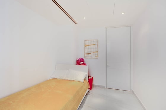 Five Star, Beach View Apartment on Jumeirah Beach Residence, picture 7