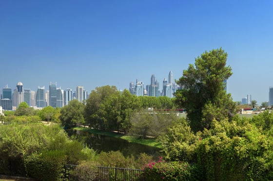 Stunning Luxury Villa with Lake and Skyline Views, picture 15
