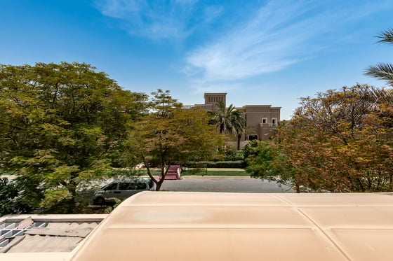 Beautifully Upgraded Corner Plot Mansion Villa in Emirates Hills, picture 13