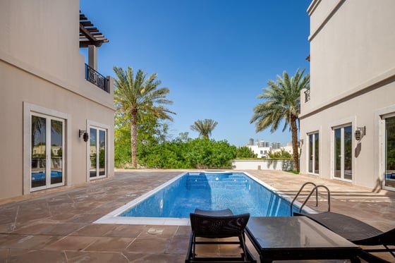 Beautifully Upgraded Corner Plot Mansion Villa in Emirates Hills, picture 3