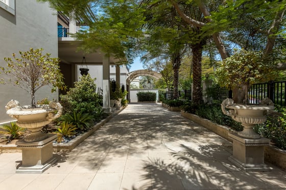 Beautifully Upgraded Corner Plot Mansion Villa in Emirates Hills, picture 21