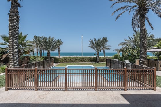 Palatial Resort Villa with Full Sea Views on Palm Jumeirah, picture 1
