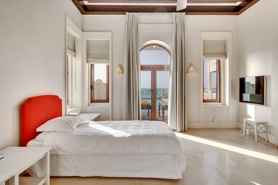 Custom-built, Beachfront Luxury Villa in Umm Suqeim, picture 18