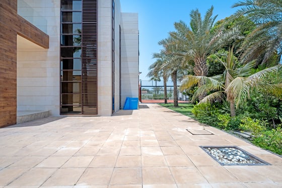 Exquisite and Spacious Luxury Villa in Umm Suqeim, picture 24