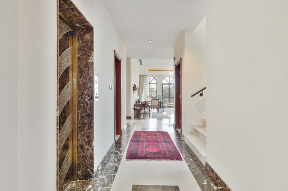Vacant Luxury Villa With Lake Views, picture 15