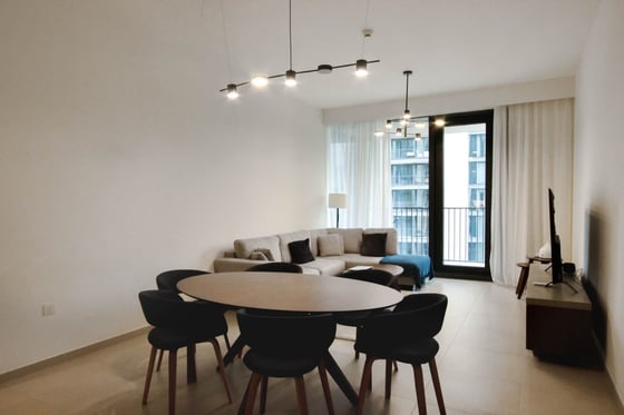 Spacious 2 Bedroom with Study in Downtown, picture 3