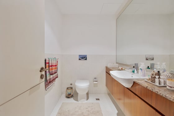 Stylish Luxury Apartment in Prominent DIFC Residence, picture 12
