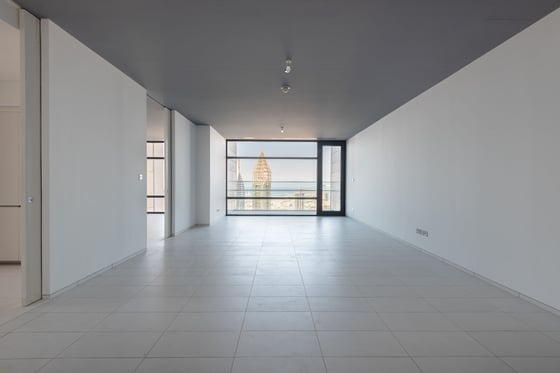 Modern, Luxury Apartment with Sea Views in DIFC, picture 1