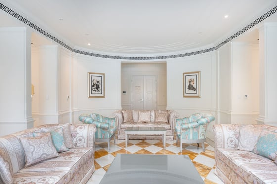 Luxury Townhouse in Designer Culture Village Residence, picture 2