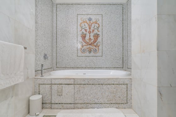 Luxury Townhouse in Designer Culture Village Residence, picture 19