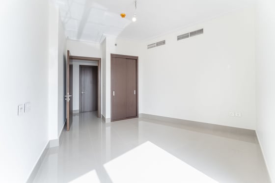 Deluxe Corner Apartment at Opera Grand, Downtown, picture 11