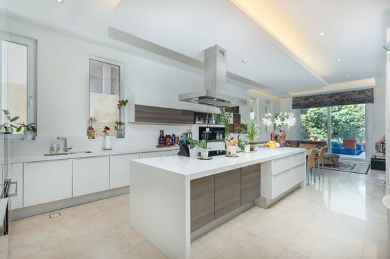 Custom-built Luxury Villa with Incredible Views in Jumeirah Golf Estates, picture 7