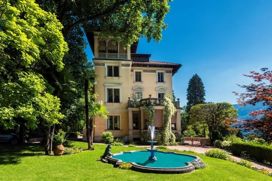 Prestigious Historical Villa with Lake View, picture 1