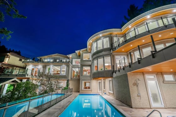 Stunning Extraordinary Waterfront Property, picture 1
