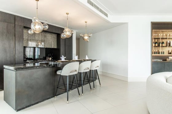 Fully Upgraded Luxury Apartment, picture 11