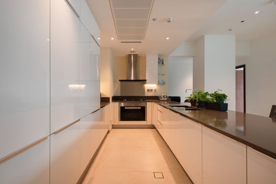 High Floor, Corner Apartment with Water Views in Dubai Marina, picture 4