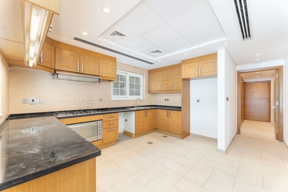 Upgraded and Vacant Luxury Legacy Villa in Jumeirah Park, picture 10