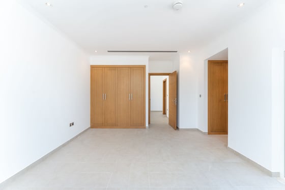 Upgraded and Vacant Luxury Legacy Villa in Jumeirah Park, picture 15