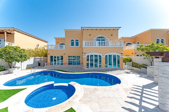 Upgraded and Vacant Luxury Legacy Villa in Jumeirah Park, picture 21