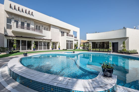 Extraordinary Extended Luxury Villa with Pool in Emirates Hills, picture 1