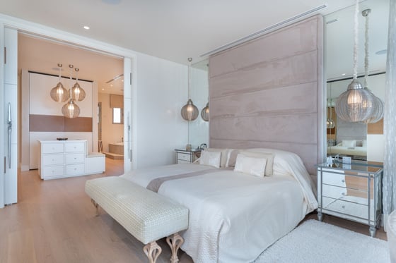Stunning Beachfront Villa with Pool on Palm Jumeirah, picture 15