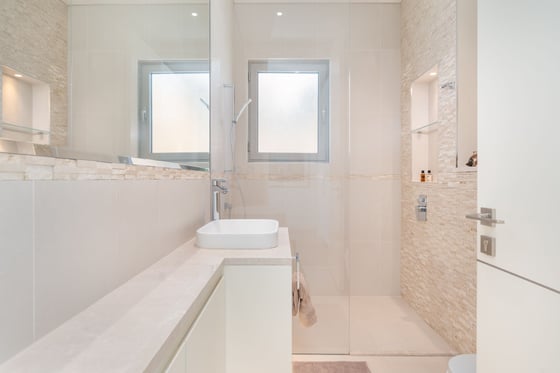 Stunning Beachfront Villa with Pool on Palm Jumeirah, picture 13